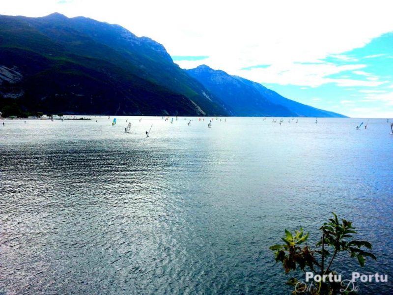 sporty wodne na jeziorze Garda