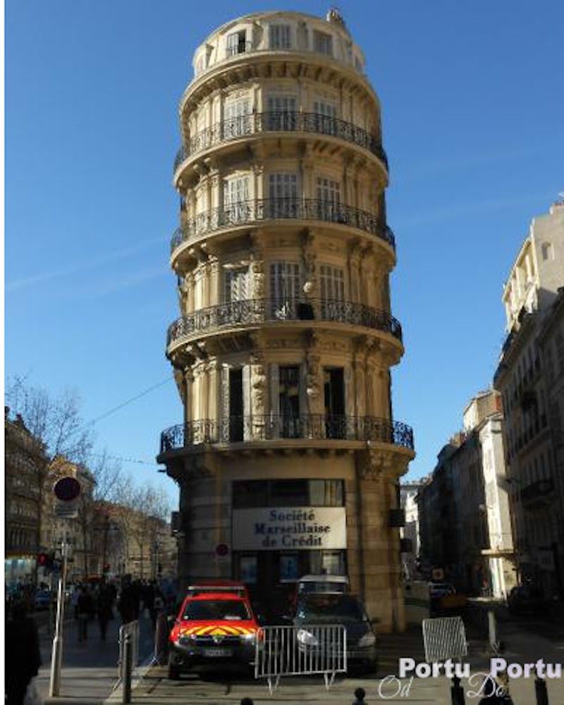 Ciekawy budynek w Marsylii